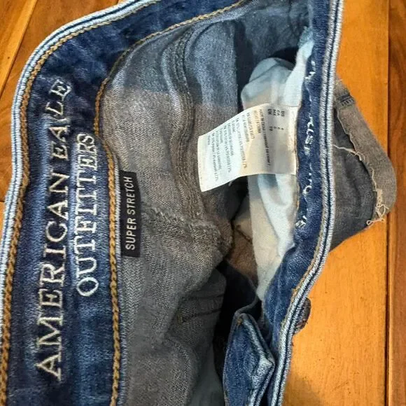 AMERICAN EAGLE 6 Distressed cuffed Women's Denim Navy Shorts - Picture 3 of 3